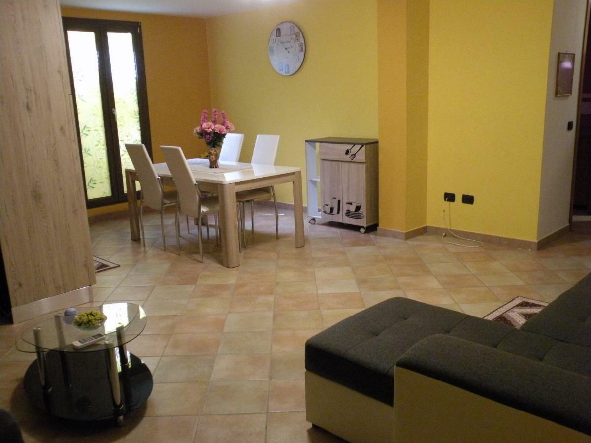 Appartamento Indipendente Al Piano Seminterrato Girasole Kültér fotó
